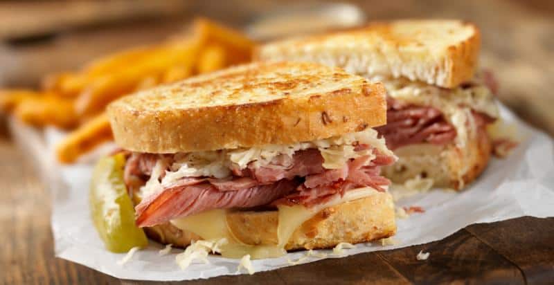What Does a Reuben Sandwich Taste Like